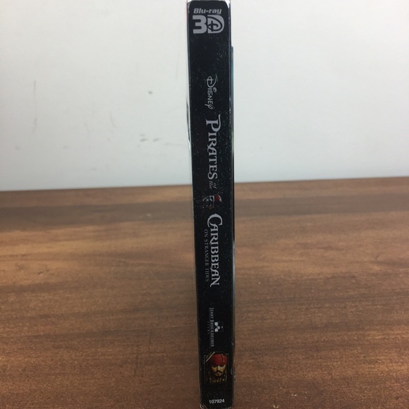 Pirates of the Caribbean On Stranger Tides Blu-ray/DVD 2011 6-Disc Set Complete - Picture 2 of 9